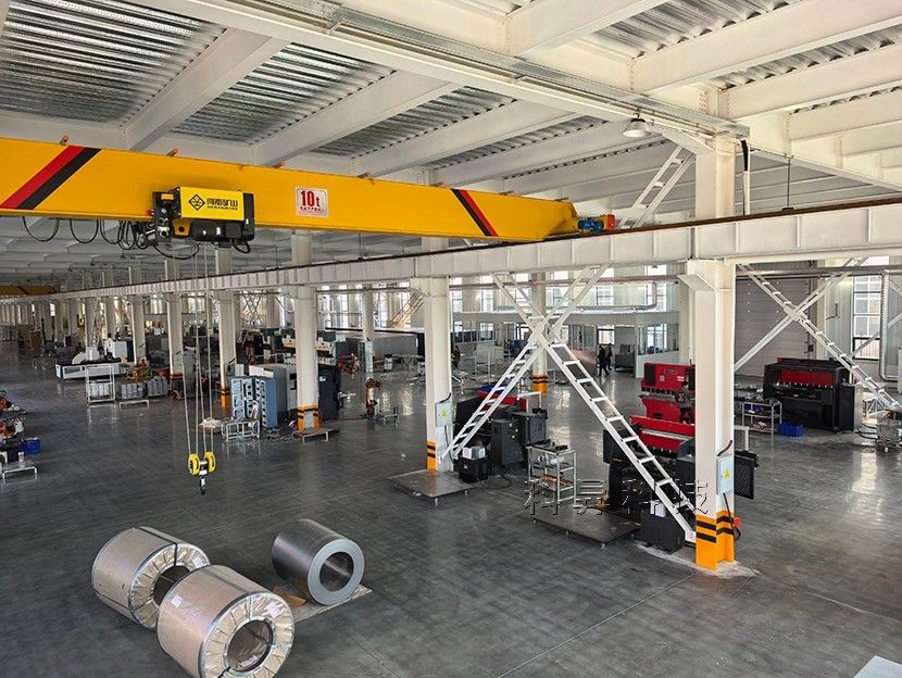 工廠產線機器圖